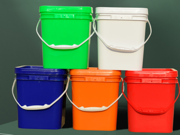 5 gallon bucket with lid