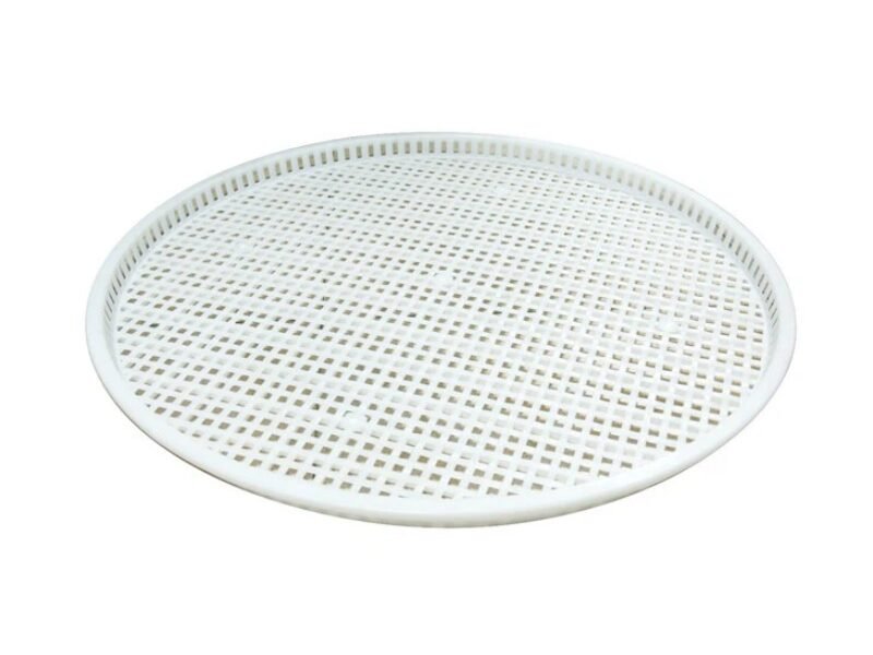 White round drying tray, mesh like, for air drying goods.