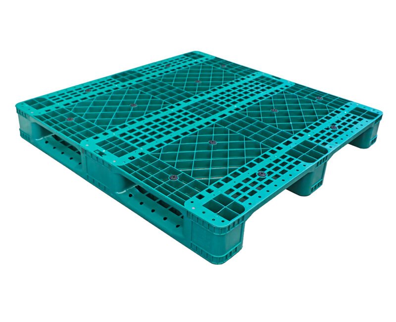 3 Skids plastic pallet